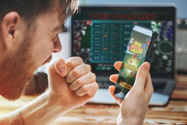 Pengguna Indonesia mengakses win33 dari smartphone dengan mudah